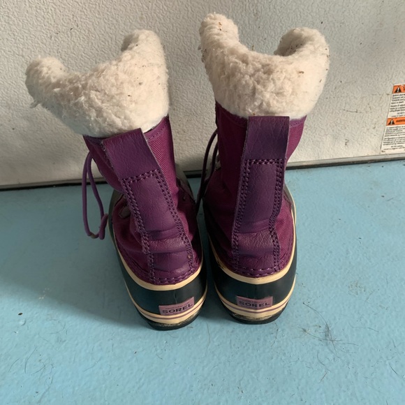 Sorel girls purple winter boots size 5 - Picture 2 of 3